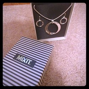 Nib KC stamped mix it necklace and earrings💓